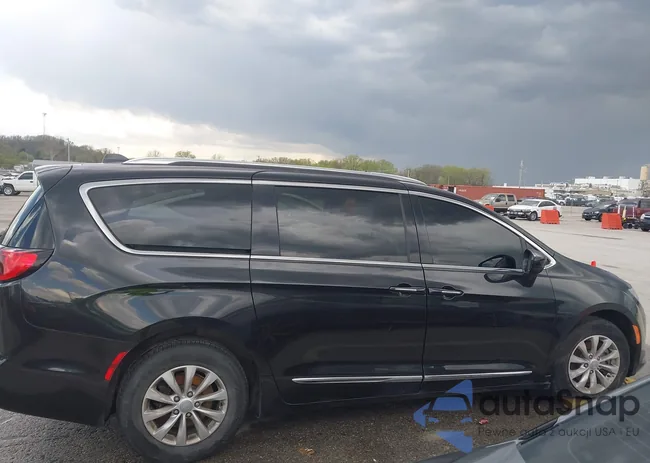 2C4RC1BG9JR120790: 41998460