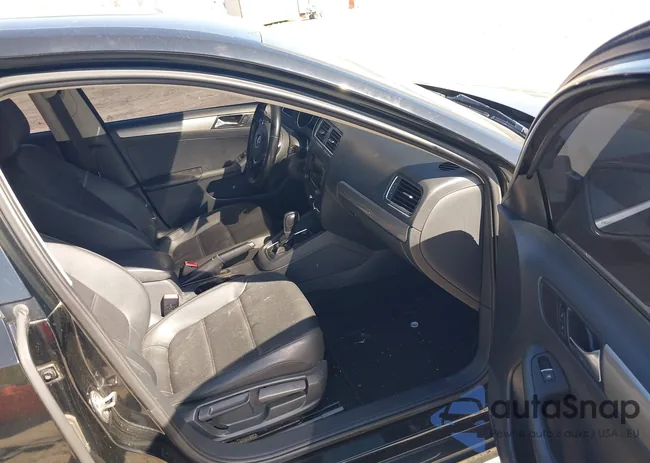 3VWD17AJ3FM301301: 41998475