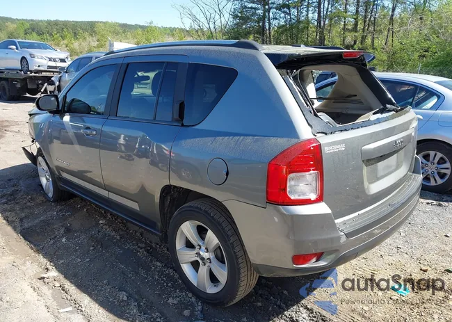 1C4NJCEA5CD626372: 41999099