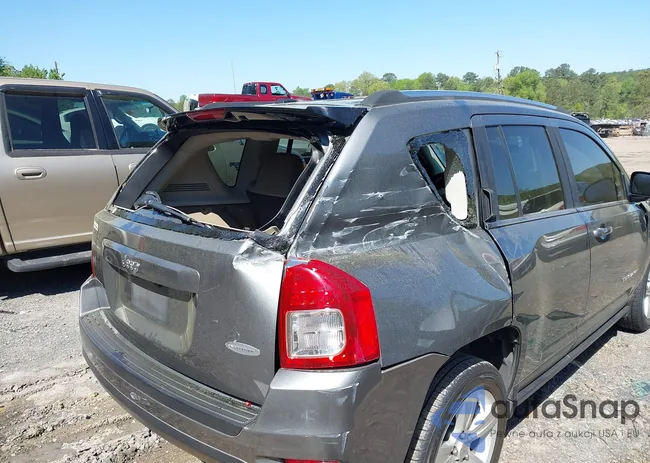 1C4NJCEA5CD626372: 41999099