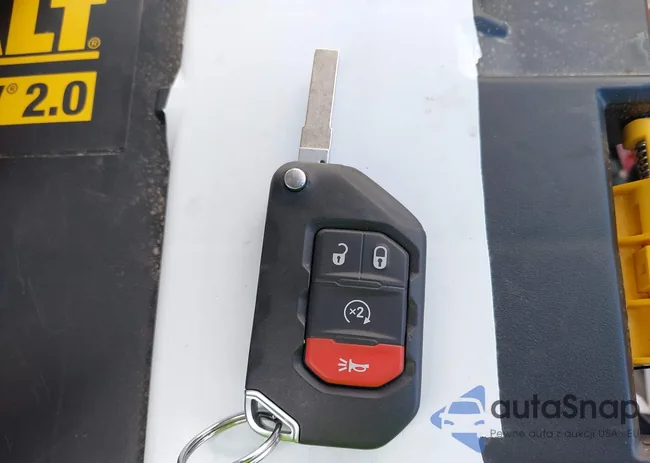 1C4HJXFG9MW531858: 42001095