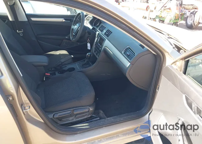 1VWAT7A33GC018687: 42000530