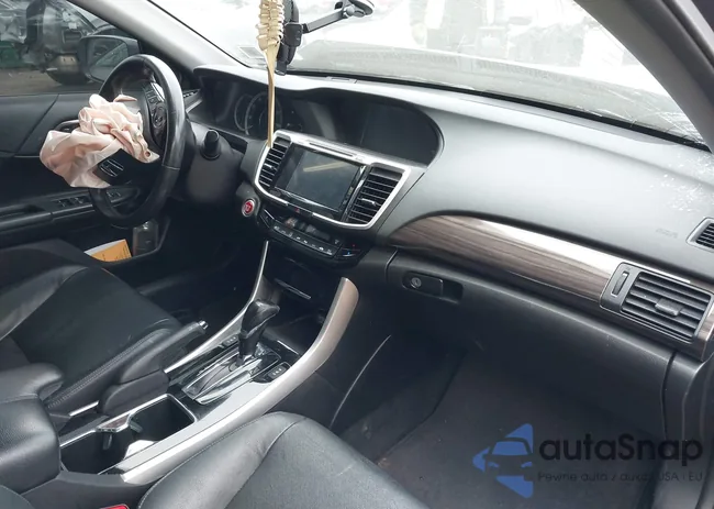 1HGCR3F01GA002728: 42001960