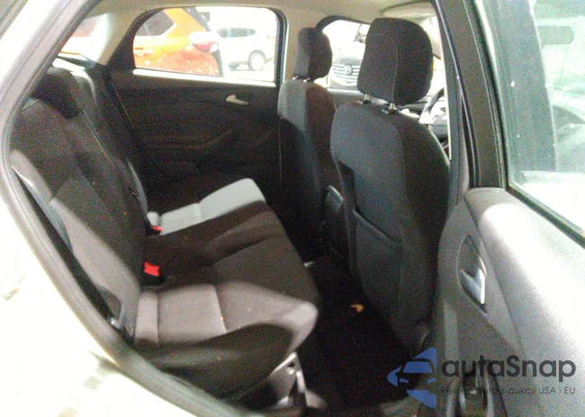 1FADP3F26JL266040: 42009143