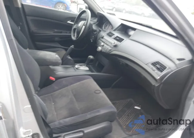 1HGCP2F30AA056426: 42010575