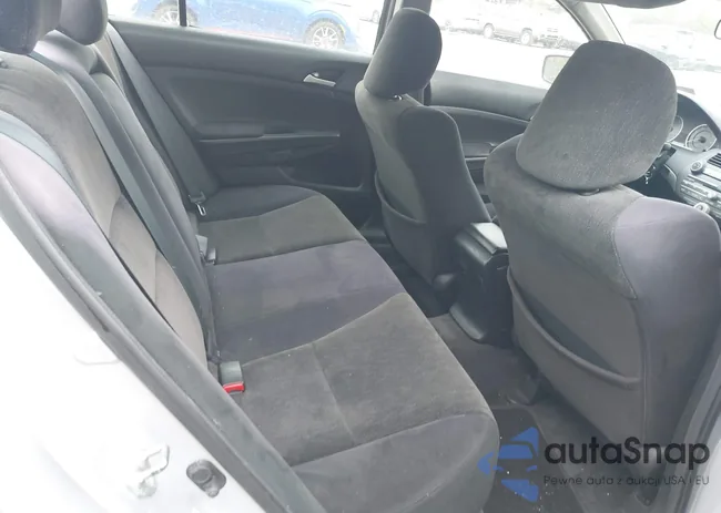 1HGCP2F30AA056426: 42010575