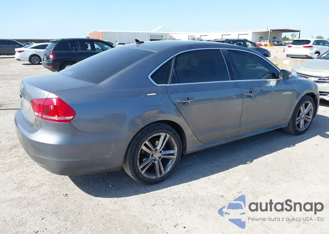 1VWBN7A3XEC110844: 42014719