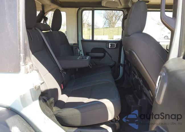 1C4RJXR67RW209248: 42017003