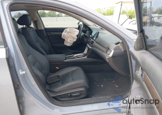 1HGCV3F92NA029136: 42017543