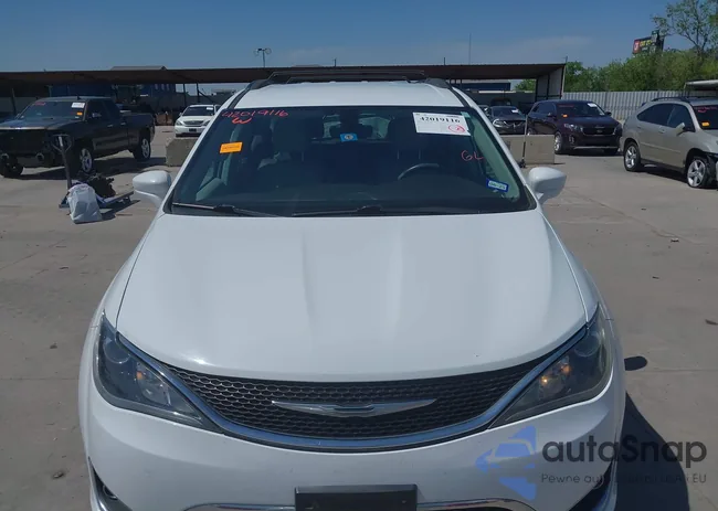 2C4RC1BGXHR759030: 42019116