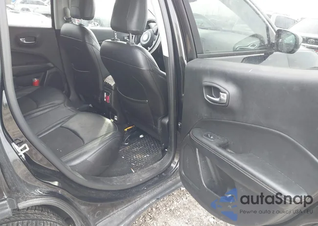 3C4NJDBB4KT733568: 42018672