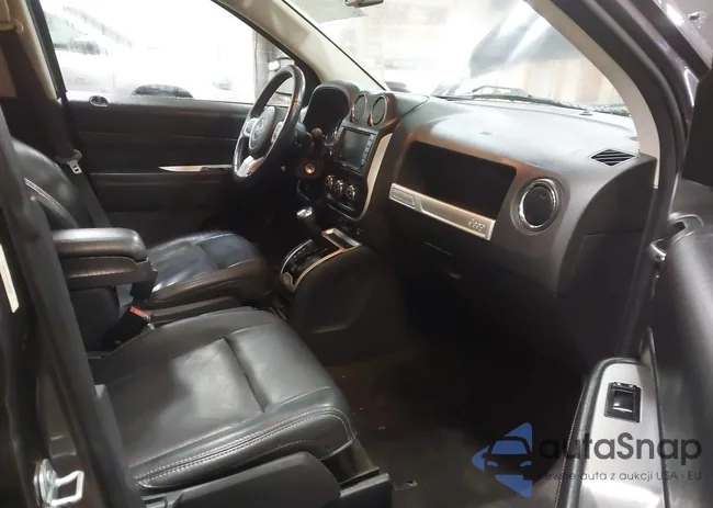 1C4NJDEB2GD802461: 42018742