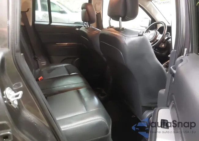 1C4NJDEB2GD802461: 42018742