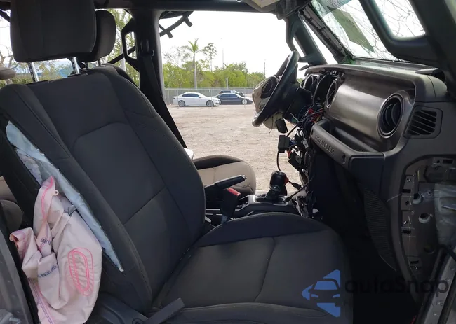 1C4HJXDG7JW170077: 42019911