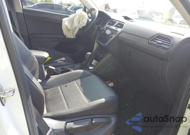 3VV3B7AX5MM004593: 42021282