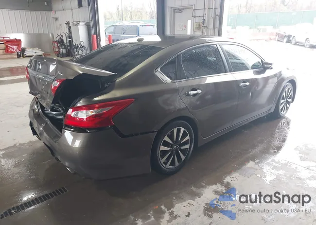 1N4AL3AP7HC185852: 42021436