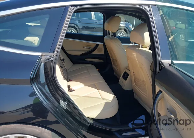 WBA8Z9C52JG828044: 42023186