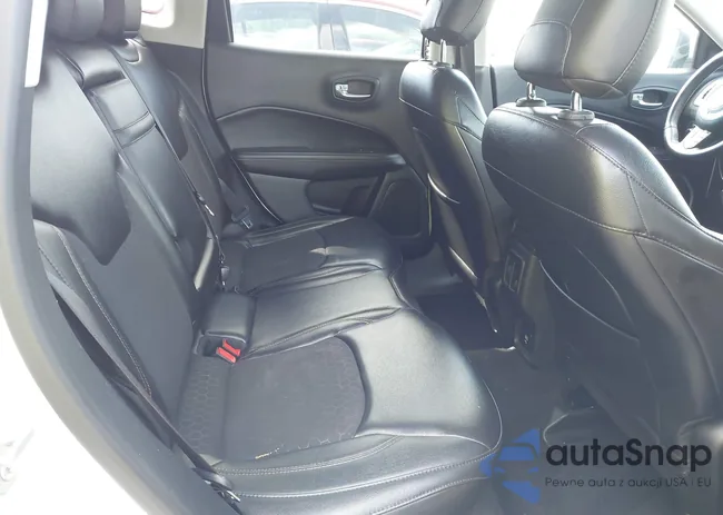 3C4NJCBB3JT487041: 42025226