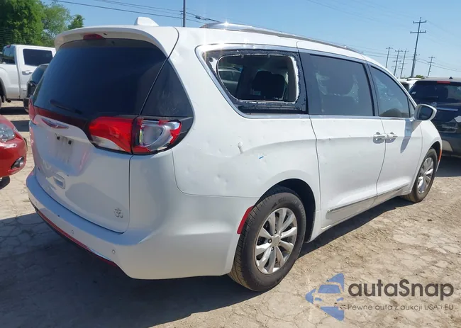 2C4RC1BG1JR142797: 42027910