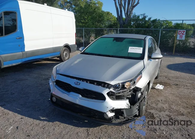 3KPF24AD3LE142416: 42029541