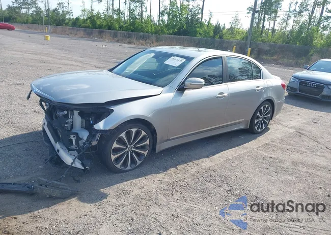 KMHGC4DH8CU162710: 42032011