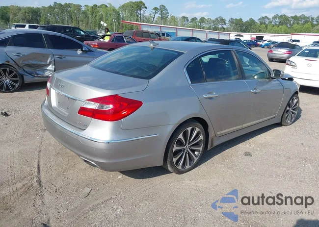 KMHGC4DH8CU162710: 42032011