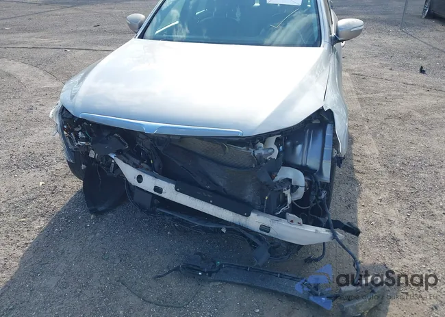 KMHGC4DH8CU162710: 42032011