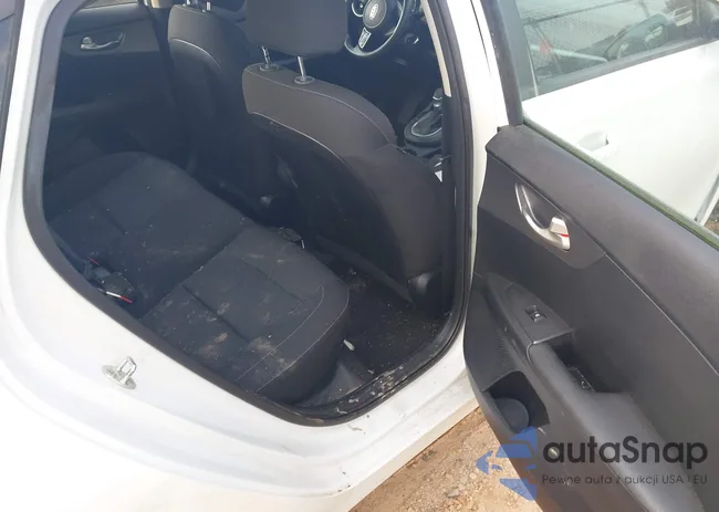 3KPF24AD9KE077229: 42032528