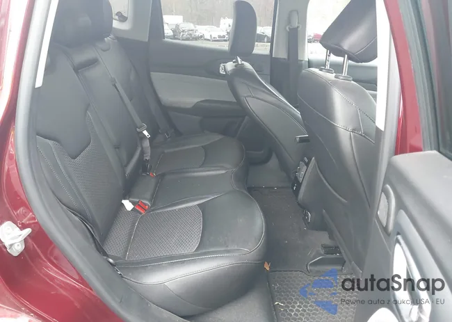 3C4NJDBB7NT206323: 42038930