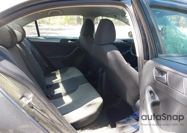 3VW2B7AJ5JM257735: 42040802