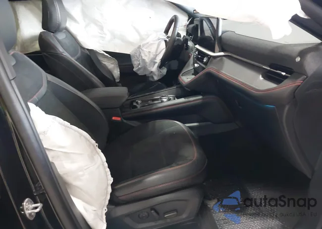 1FMWK8GC6SGA08676: 42043230