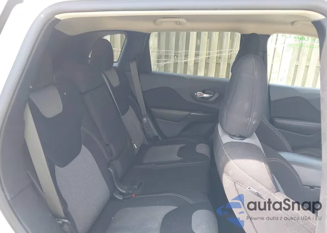 1C4PJLAB9GW352580: 42044284