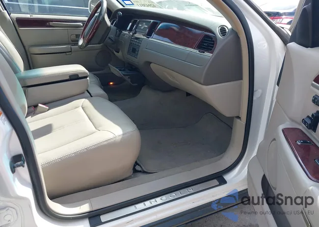 1LNHM83WX3Y635492: 42043813