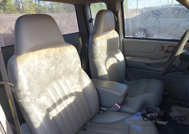 1GCCS19H238271038: 42046860