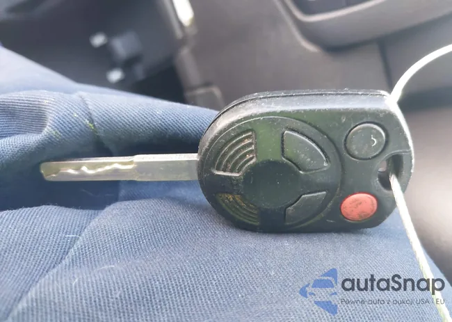 1FADP3E27FL204784: 42048219