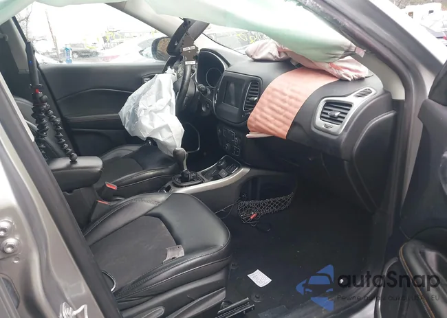 3C4NJDBB1JT435428: 42050993