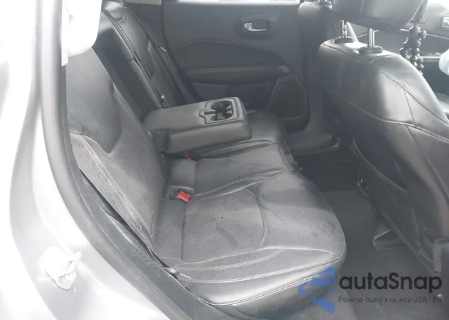 3C4NJDBB1JT435428: 42050993