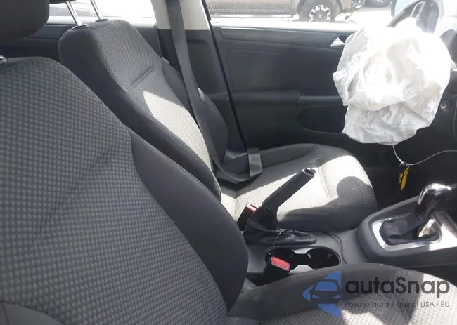 3VW2K7AJ8BM021033: 42056809