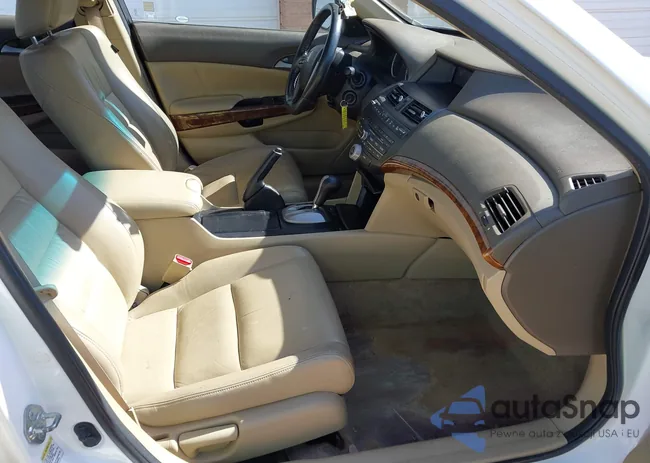 1HGCP2F8XAA077473: 42056639