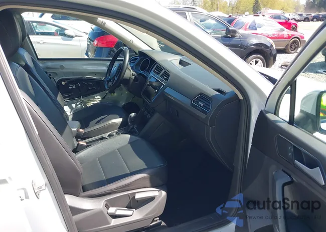 3VV2B7AX1JM009541: 42058368