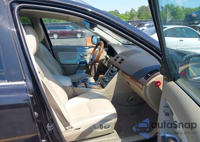 YV4CZ852681425205: 42061729