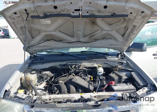 1FMCU931X8KA56727: 42063932