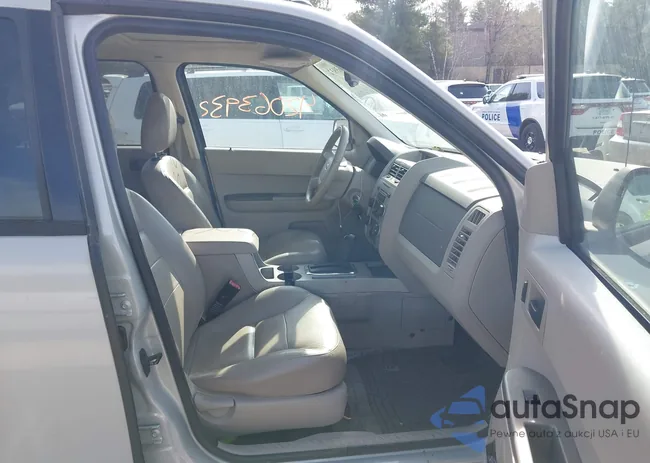 1FMCU931X8KA56727: 42063932