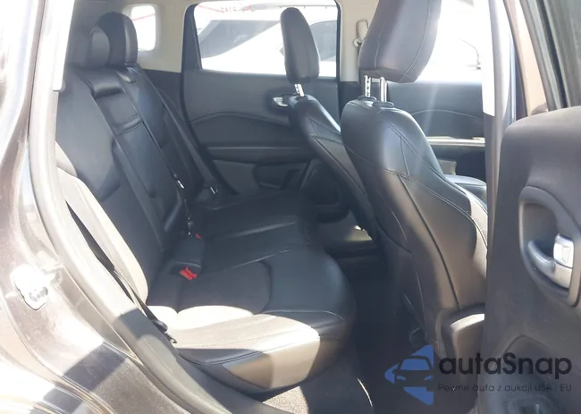 3C4NJDBB1JT433405: 42066178