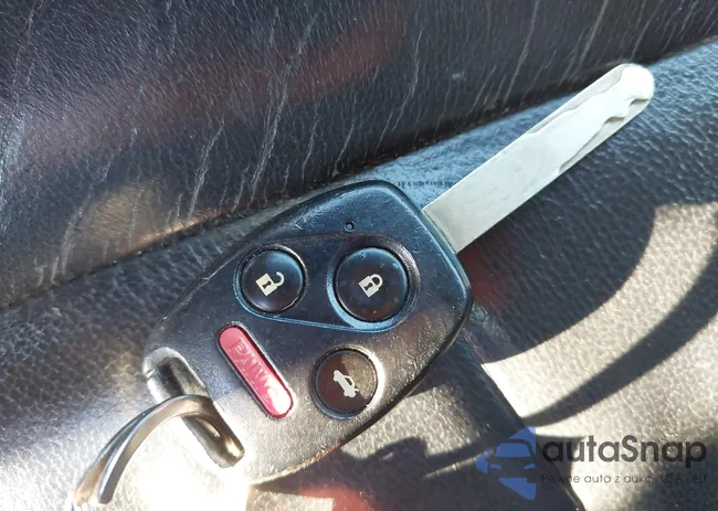 1HGCP2F61CA059252: 42066697