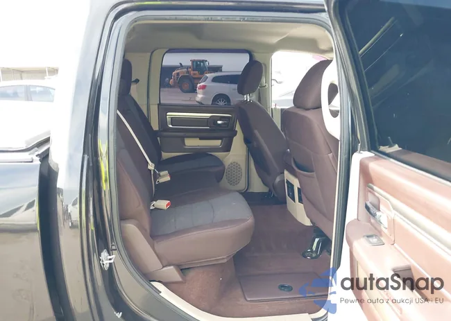 1C6RR6LT5FS663624: 42070156