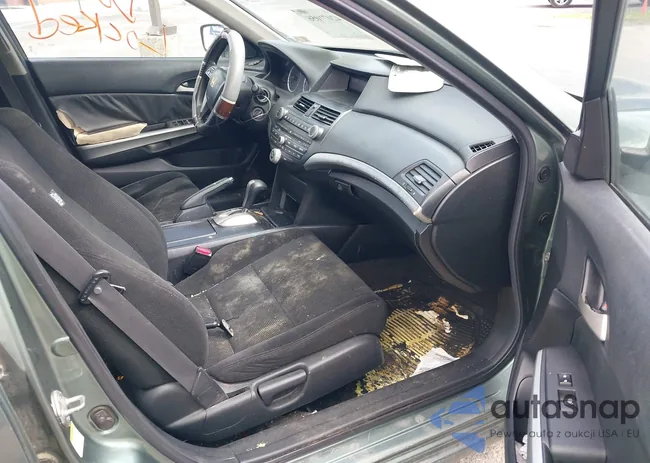 1HGCP26738A105034: 42071056