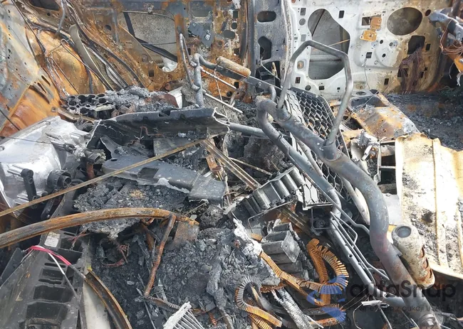 2FAHP71V28X143780: 42071552