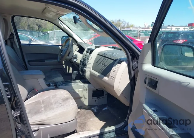 1FMCU9DG8BKA57174: 42071574