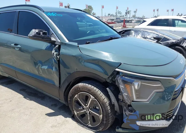 KNDCS3LF8P5055754: 42074642